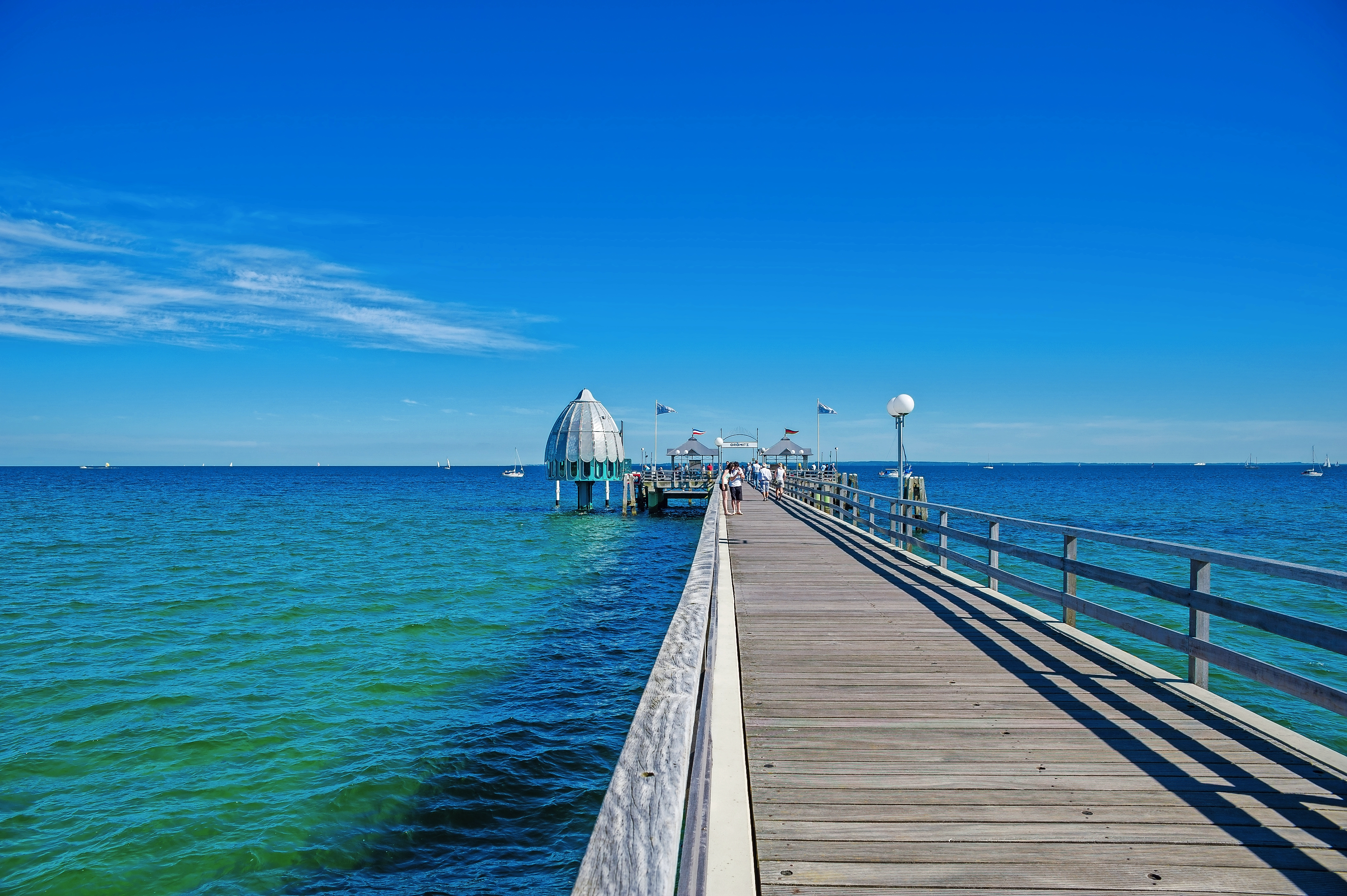 Seebrücke mit Tauchgondel in Grömitz