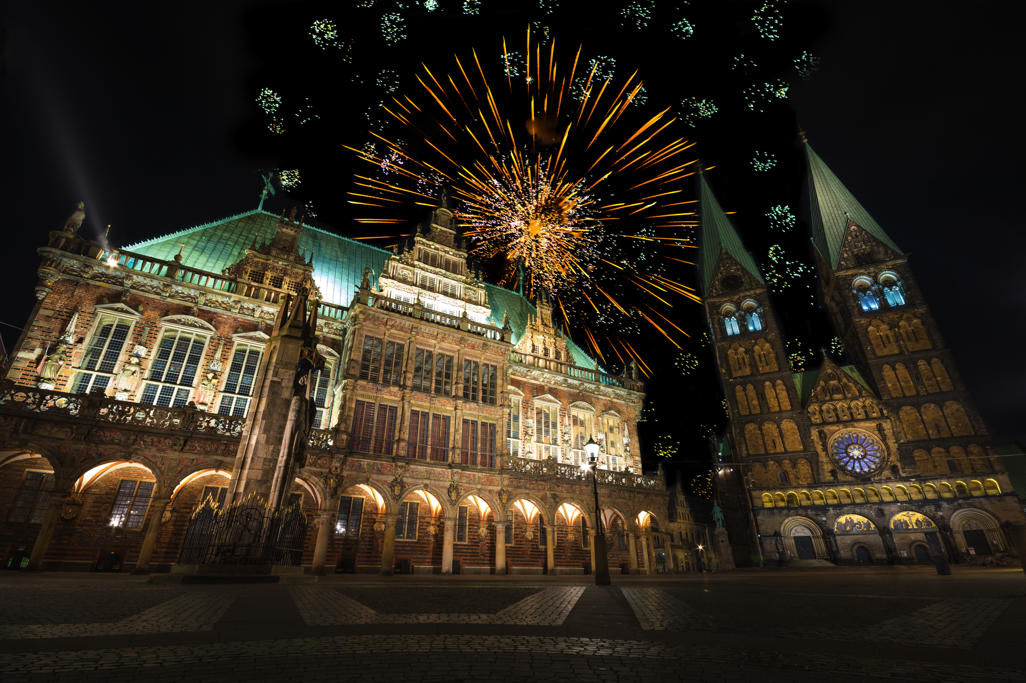 Silvesterfeuerwerk über der Altstadt von Bremen
